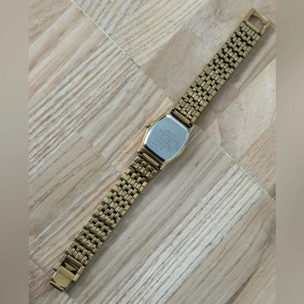 Seiko Vintage Ladies Watch Black Dial Gold-Tone Bracelet New Battery